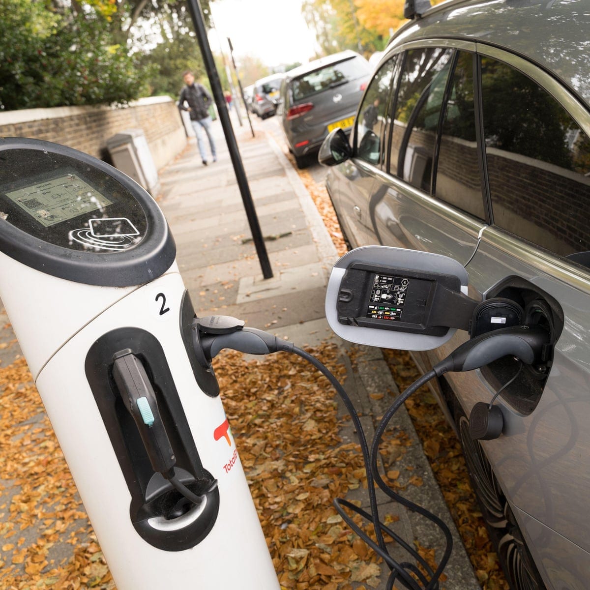 Most Popular Plug-in Hybrids Can't Use Rapid Chargers, Research Shows