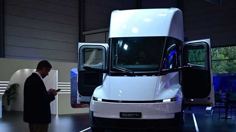 Nearly a Decade Later, the Electric Tesla Semi Finally Hits the Road