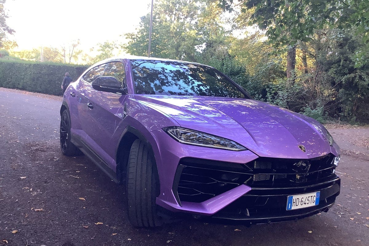 Lamborghini Urus SE: The Plug-In Hybrid That Still Roars Like a Bull