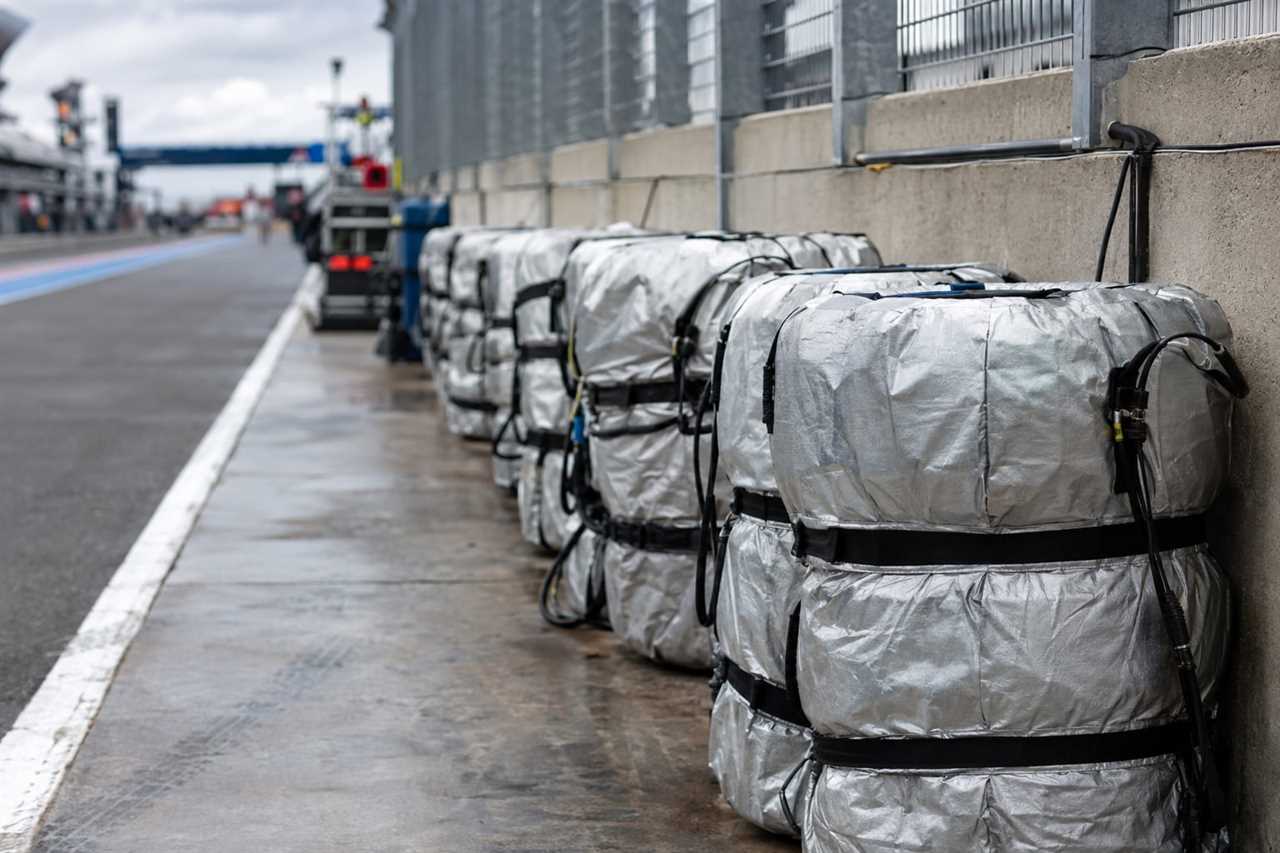 Tyres warming in pit lane blankets