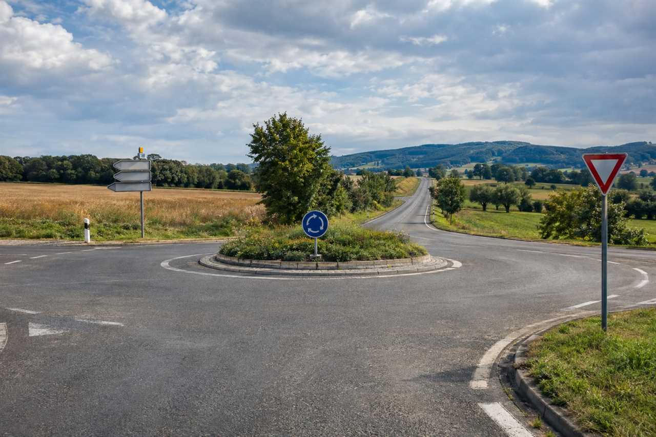 Rural roundabout similar to crash site