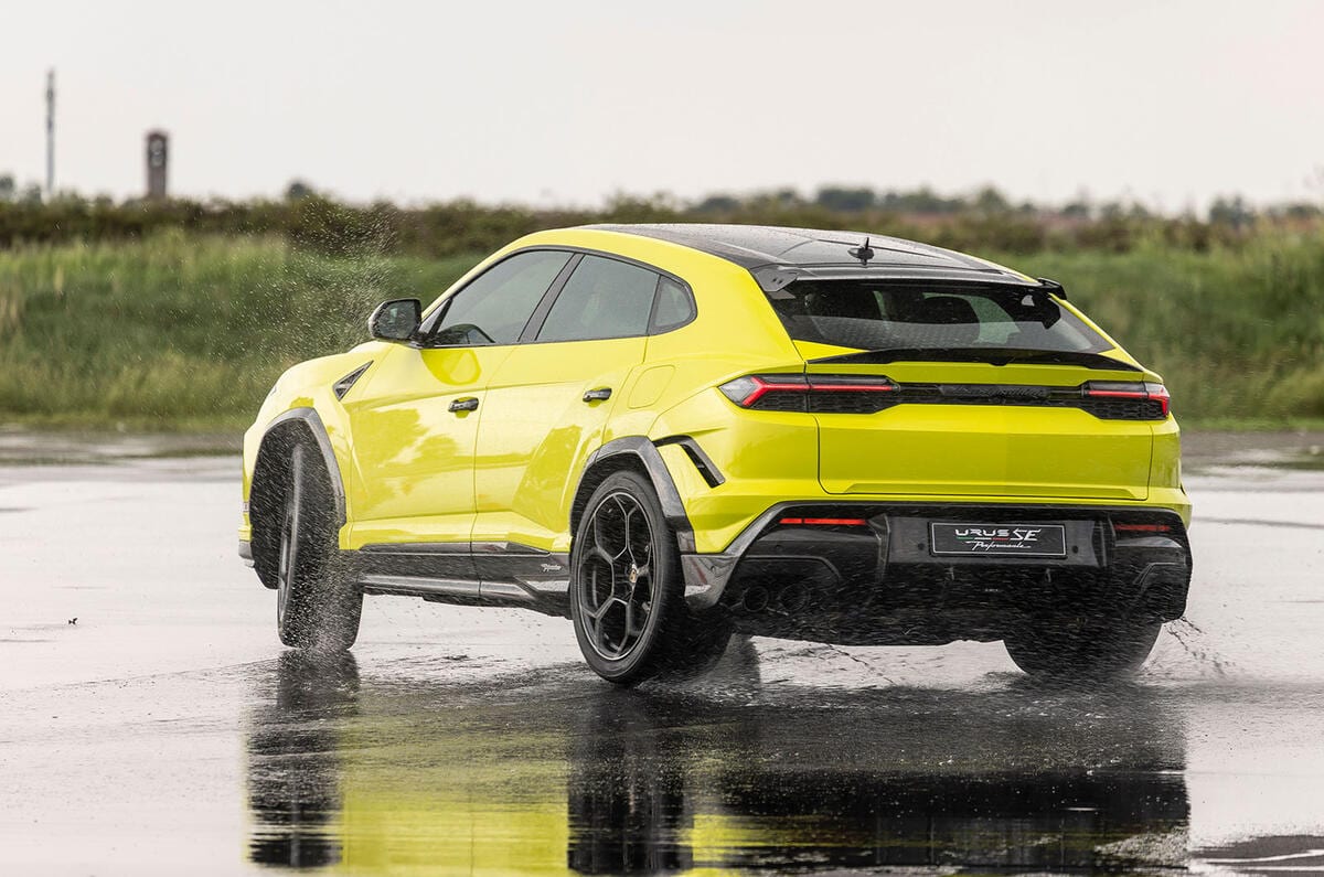 Lamborghini Urus SE Perfomante review 2026 159