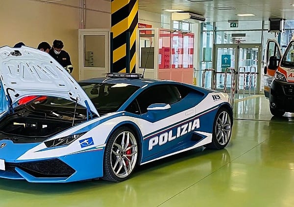 Italian Police Used Lamborghini To Deliver Urgently Needed Kidneys To 2 Patients - autojosh