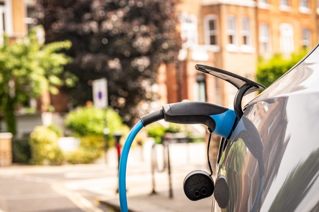 Labour Scraps Planning Permission Rules for Cross-Pavement EV Chargers