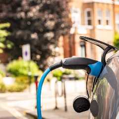 Labour Scraps Planning Permission Rules for Cross-Pavement EV Chargers