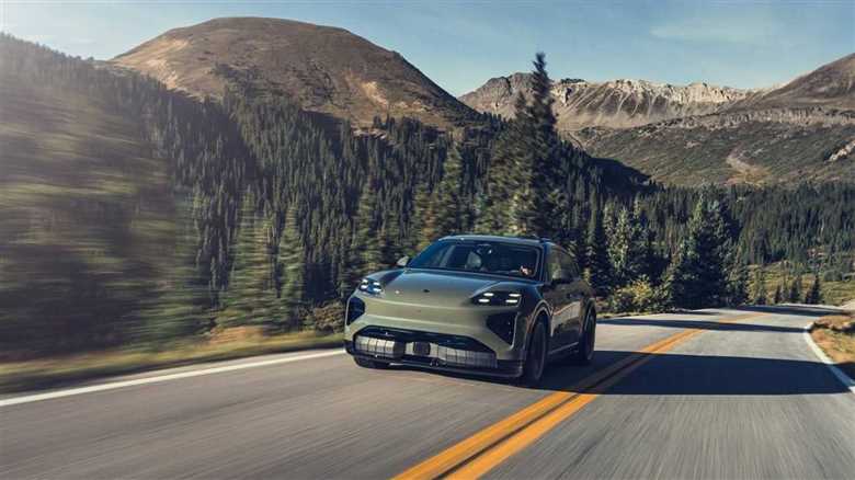 Porsche Breaks Its Own No-Discount Rule With Rare Macan and Cayenne Deals