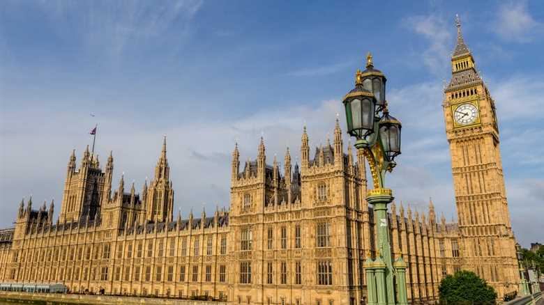 UK Weighs Matching EU Tariffs on Chinese Electric Vehicles