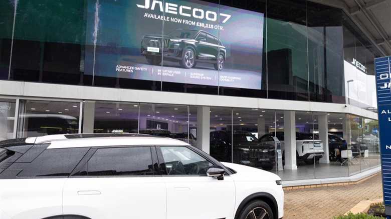 EU to Cap Chinese Hybrid Car Imports at 350,000 a Year