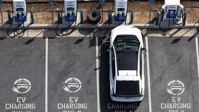 US Electric Vehicle Sales Rebound After Tax Credit Shock