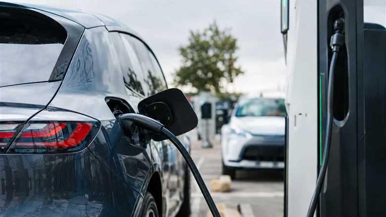 Carmakers Face Smaller Cut in UK EV Sales Targets
