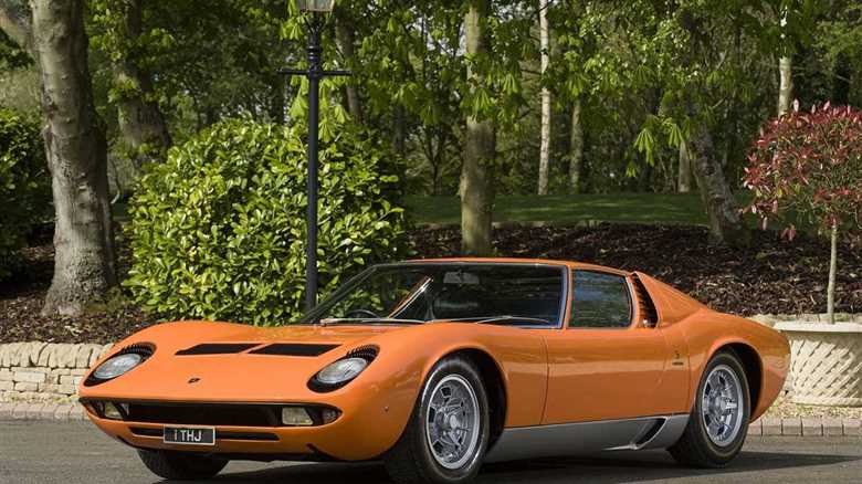 Lamborghini Miura Leads Mid-Engined Celebration On Pall Mall