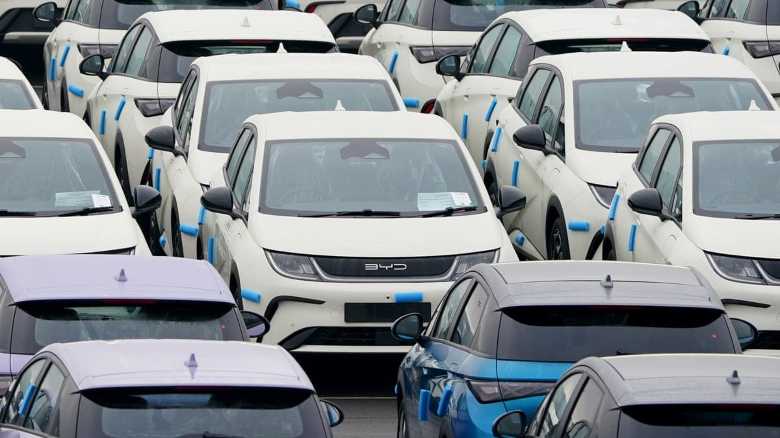 Government weighs EV mandate retreat that could blow UK carbon budget
